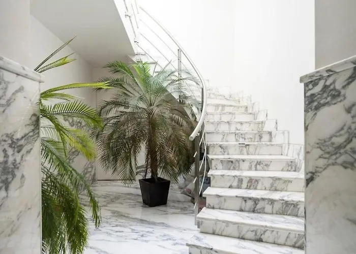 Condesa Amsterdam F Elegant With Inviting Ambiance On Amsterdam Avenue *
